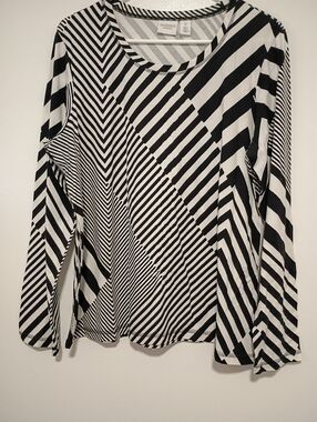 Weekends By Chicos Women's Size 2 Black And White Long Sleeve Shirt